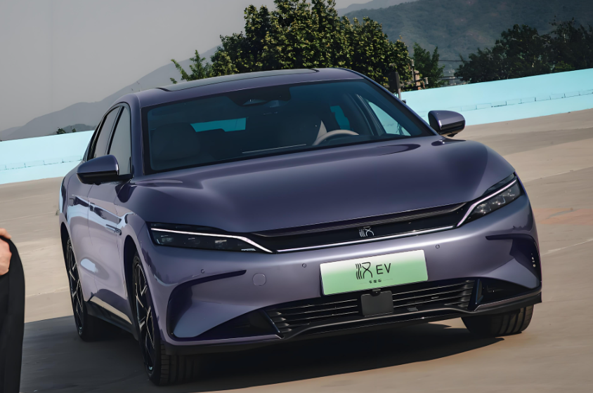 Top 5 of China’s Largest Electric Vehicle Manufacturers in 2025