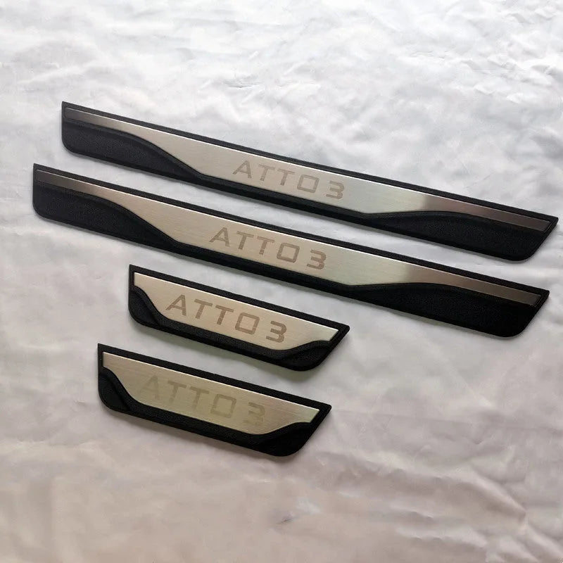 4 protectores de umbral de puerta de coche para BYD ATTO, 3 protectores de borde de puerta de coche con cinta de cuero de fibra. 
