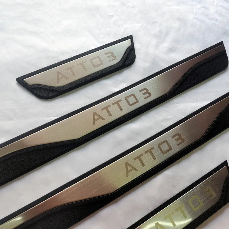 4 protectores de umbral de puerta de coche para BYD ATTO, 3 protectores de borde de puerta de coche con cinta de cuero de fibra. 