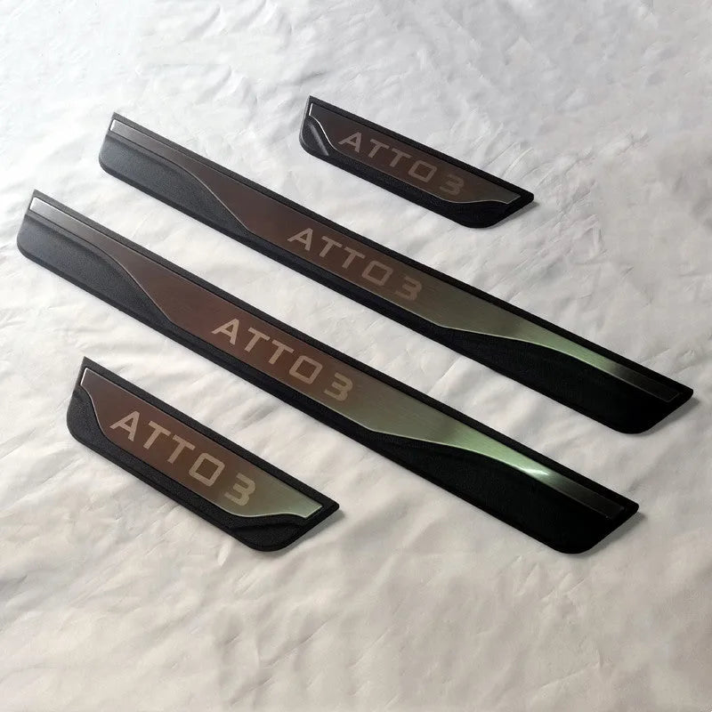 4 protectores de umbral de puerta de coche para BYD ATTO, 3 protectores de borde de puerta de coche con cinta de cuero de fibra. 